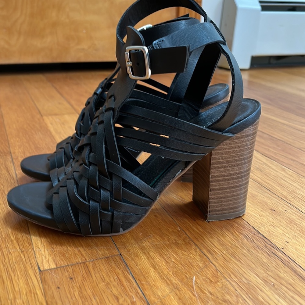 Madden Girl Black Sandals size 5.5, super fun and stylish!! Dress up or down!! - Picture 2 of 5